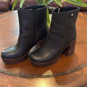 Lucky Brand Boots. Leather upper.